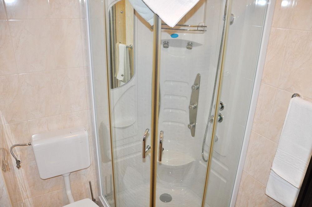Hotel Pascu 布加勒斯特 外观 照片