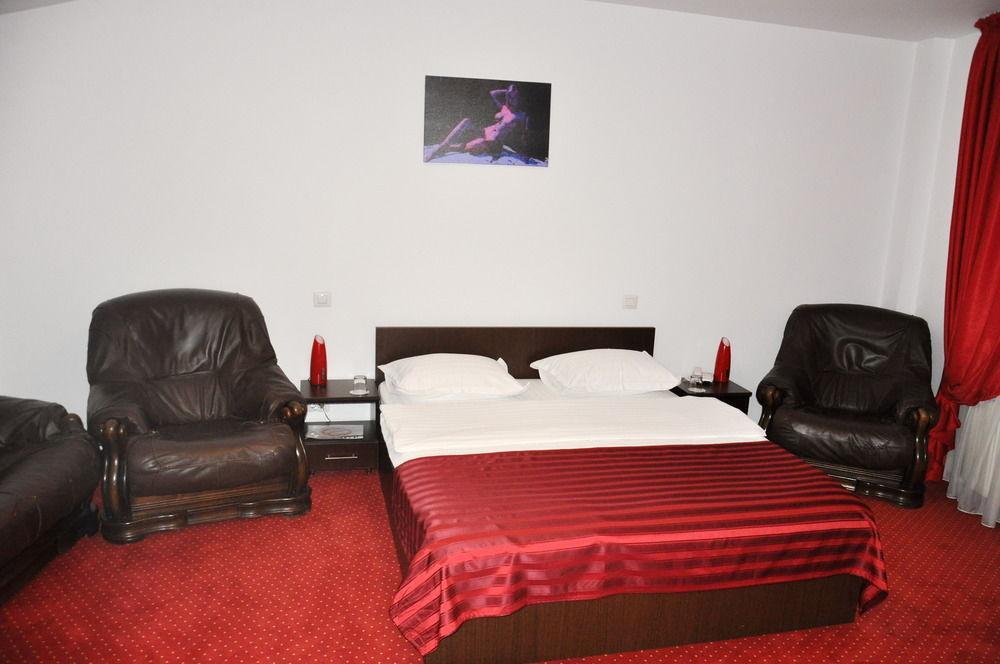 Hotel Pascu 布加勒斯特 外观 照片